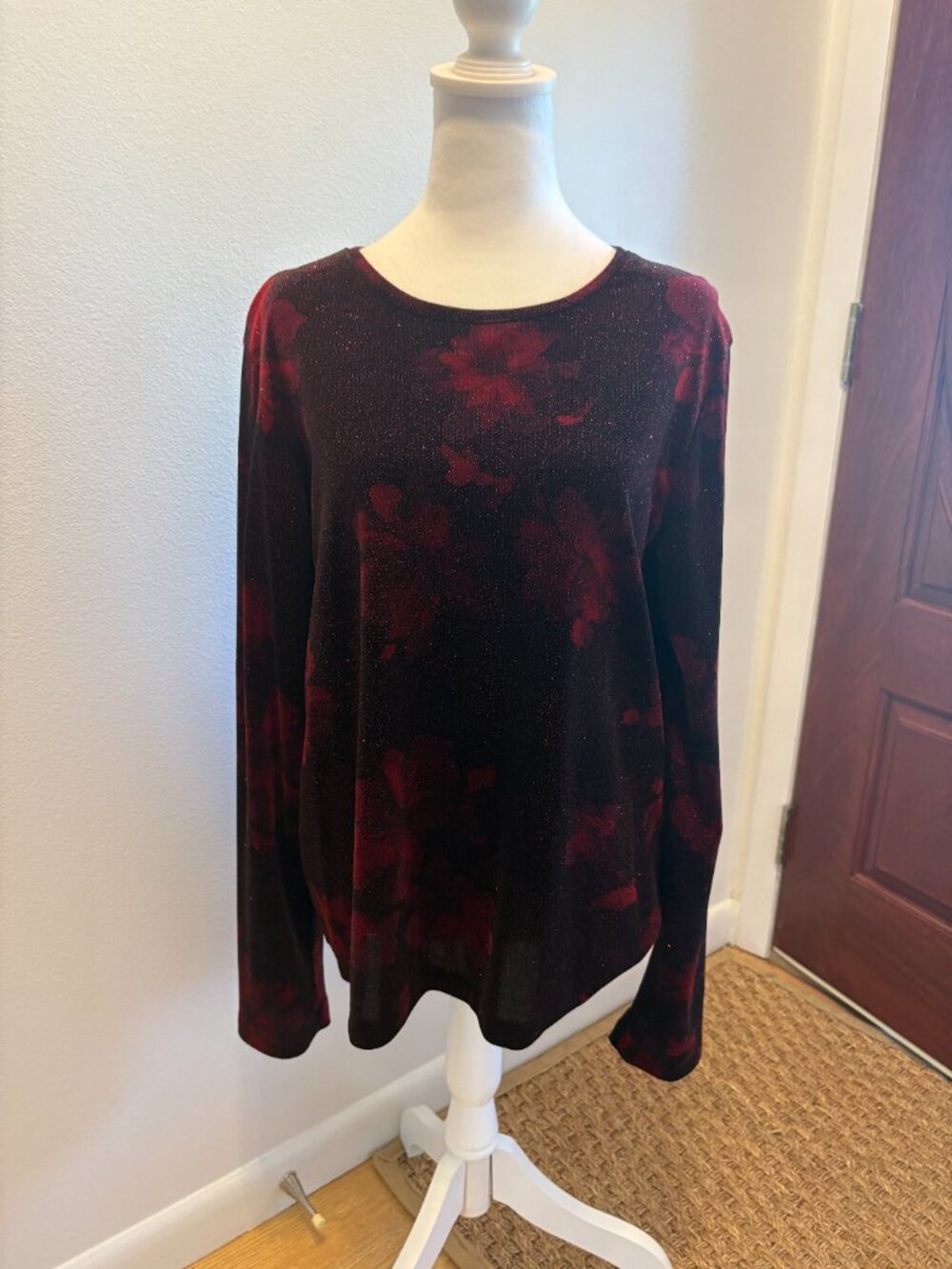 White Stag Women's Size XL Pullover Holiday Style Long Sleeve Top Glittery